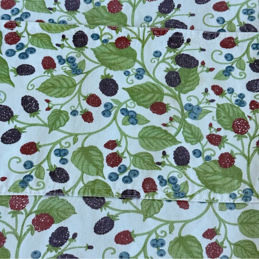 Now Designs Floral Apron with Berry Print Cute Kitchen Berry - Picture 10 of 13